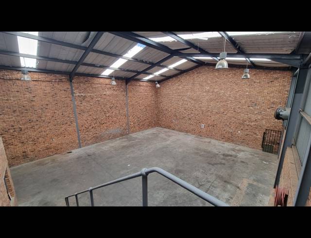 322M² WAREHOUSE TO LET IN BARTLETT